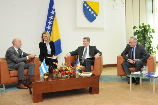 Chairmen of the Foreign Trade and Customs Committee and the Finance and Budget Committee of the House of Representatives, Šemsudin Mehmedović and Predrag Kožul, meet with the Ambassador of the Republic of Argentina to BiH